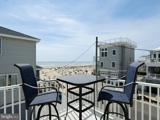 Building Photo - 121 E Sand Dune Ln