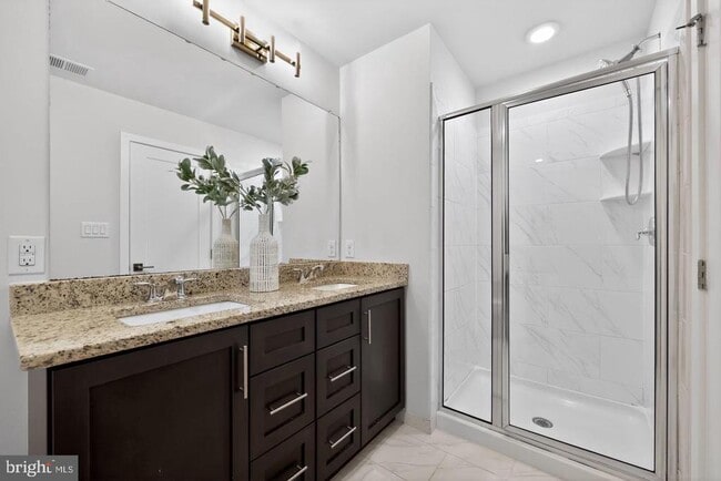 Building Photo - 11 Hedley Ln