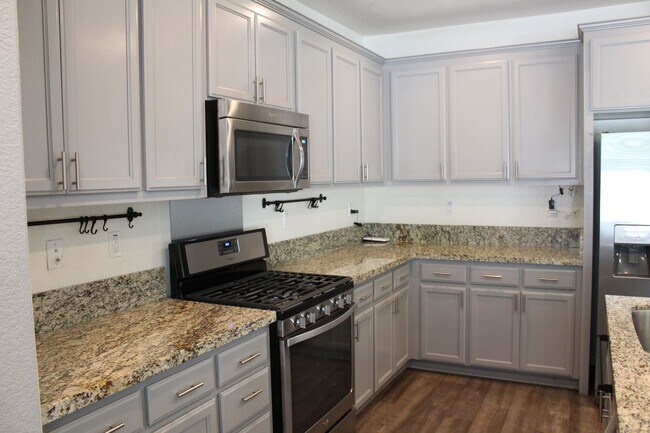 Building Photo - 1280 Cornell Dr