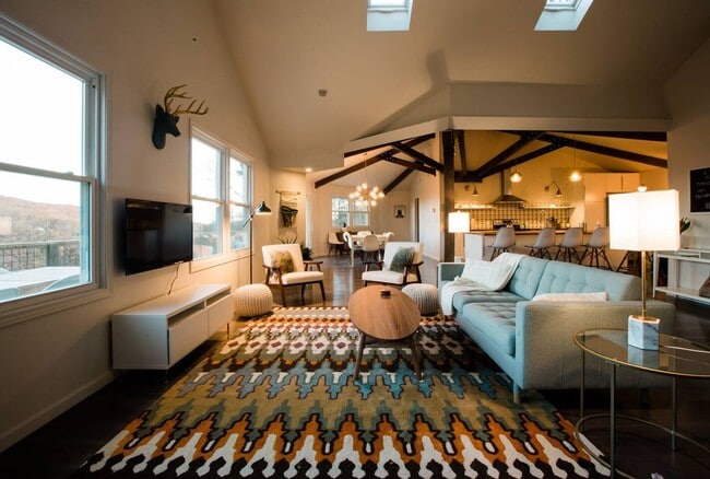 Building Photo - Secluded Furnished Rental-Asheville