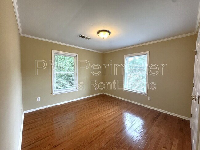 Building Photo - 5338 Roberts Dr