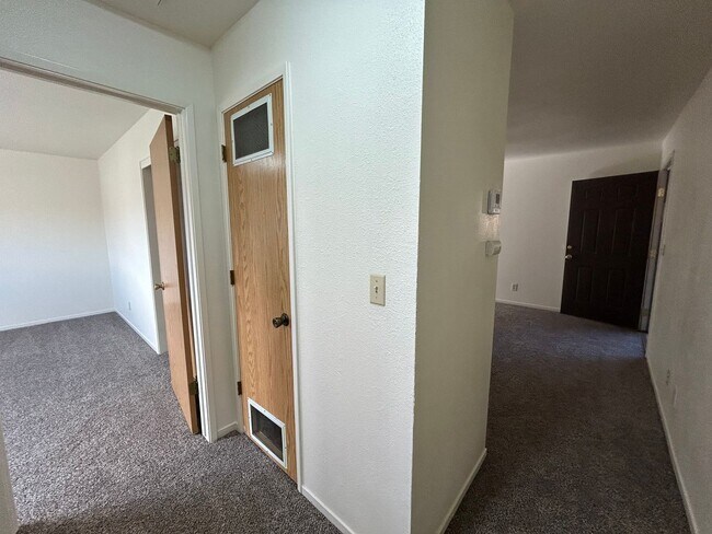 Building Photo - Gated community - Water, Garbage & Sewer Included