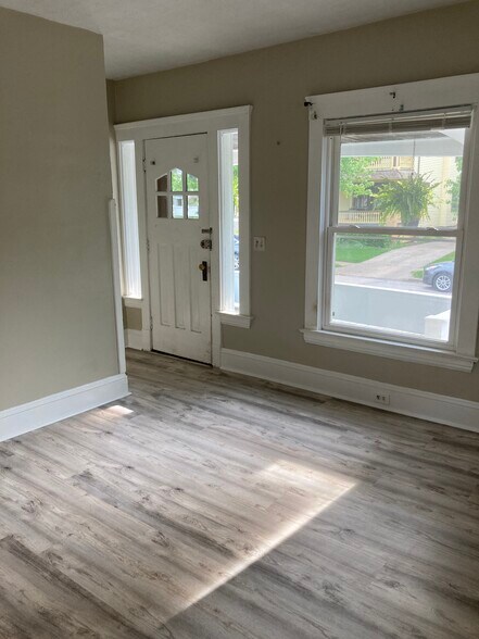 Building Photo - 1273 Fry Ave