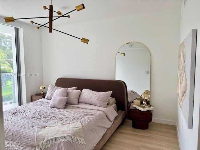 Building Photo - 13800 Highland Dr