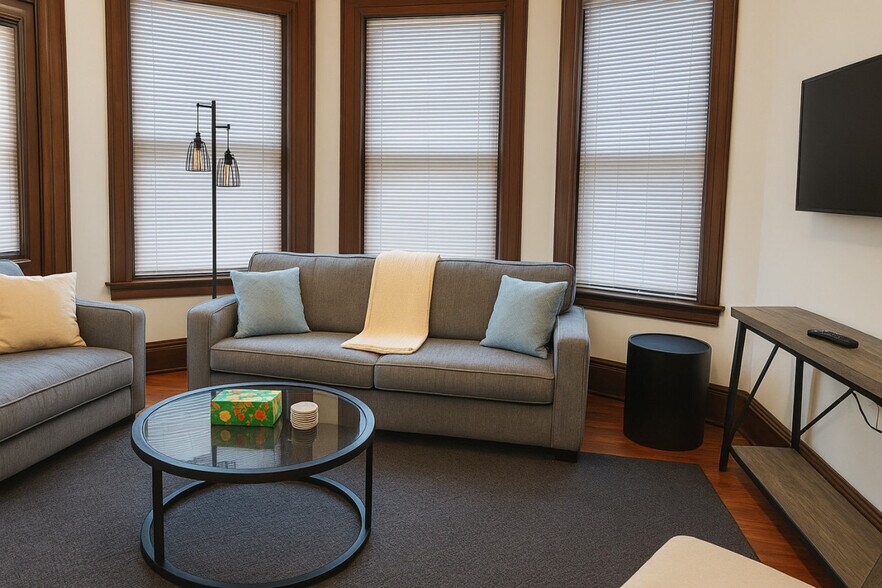 Building Photo - 1848 E 89th St