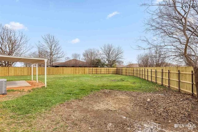 Building Photo - 300 E Garden Dr