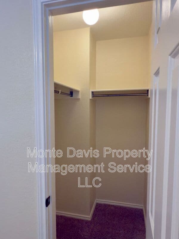 Building Photo - 1206 Devil Ridge