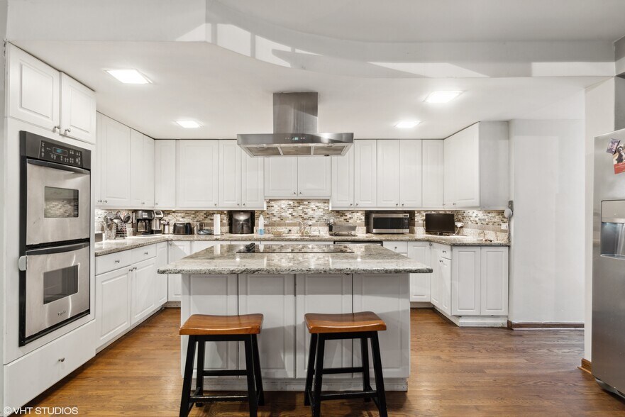 Building Photo - 145 W Burton Pl