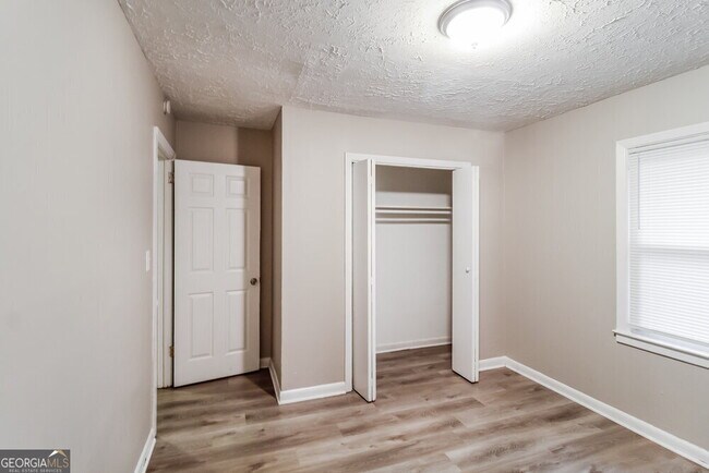 Building Photo - 3135 Robin Rd