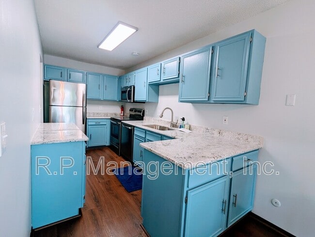 Building Photo - 4118 Sylvia Ln S