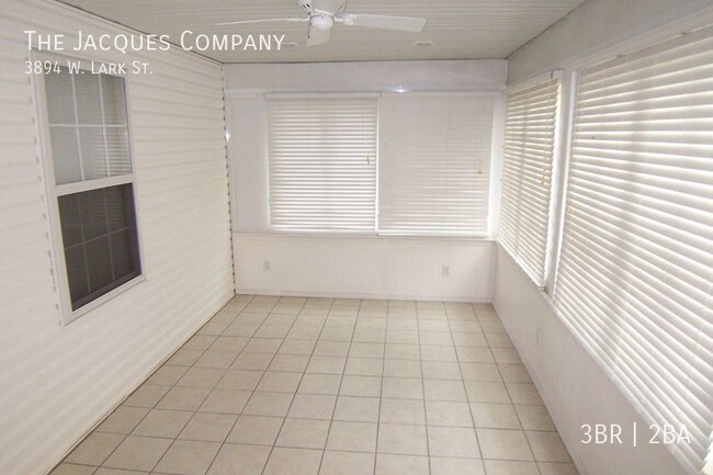 Building Photo - Show Place Available - 3 Bedroom 2 Bath - ...