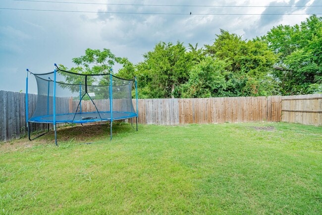 Building Photo - Beautifully Updated 3-Bed, 2-Bath Home Nea...