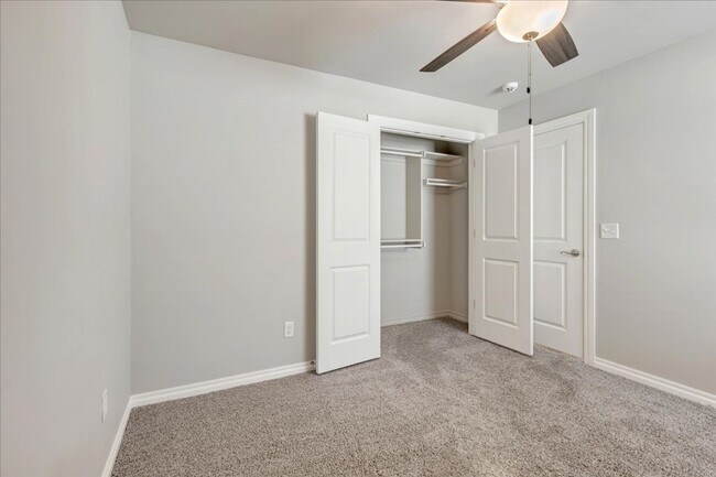 Building Photo - Nearly New Yukon Schools