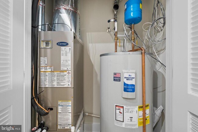 Building Photo - 30 W Broad St