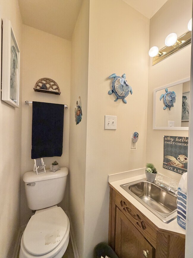 Building Photo - 305 Lake St