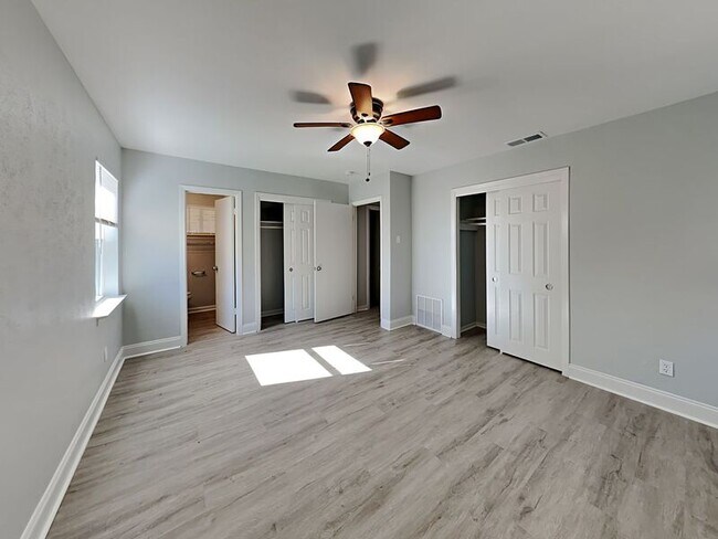 Building Photo - 2138 Onetta Dr