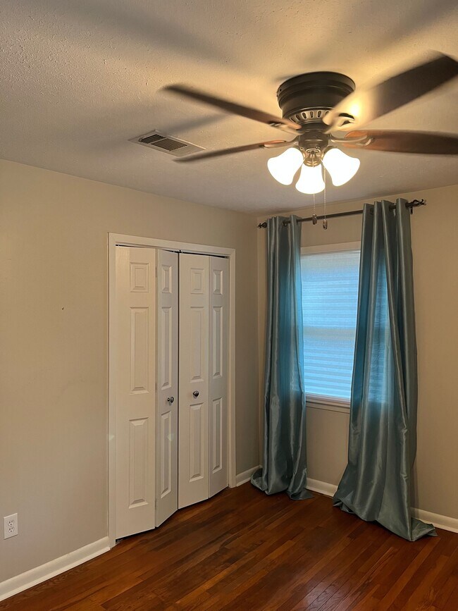 Primary Bedroom - 212 Mount Salus Rd