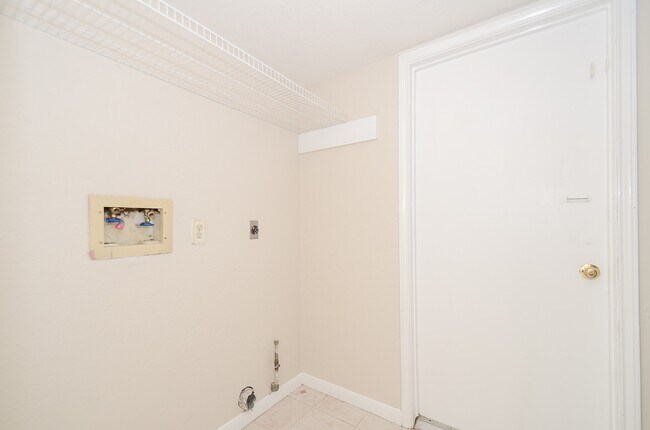 Building Photo - 1722 Foxlake Dr