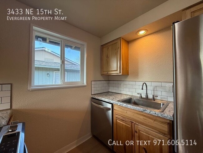 Building Photo - 3433 NE 15th St