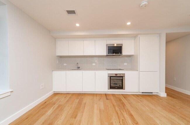 Building Photo - Modern, Renovated North End Studio with AC and No Fee!