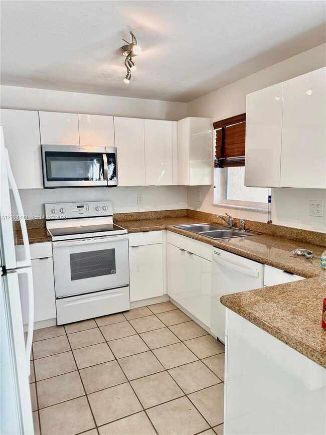 Building Photo - 2206 NW 170th Ave