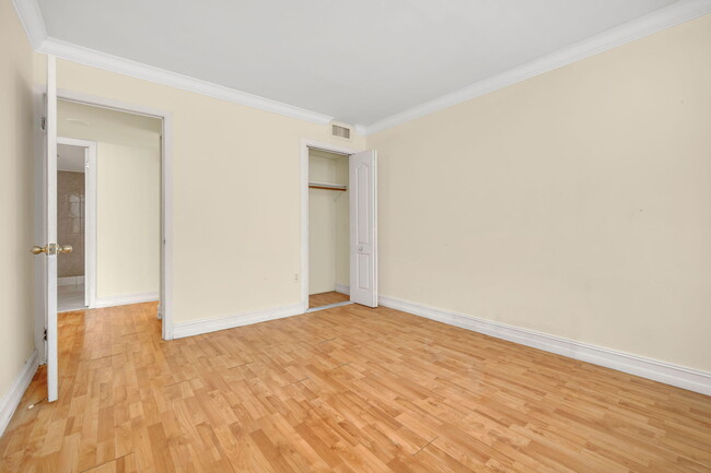 Building Photo - 2780 NE 183rd St