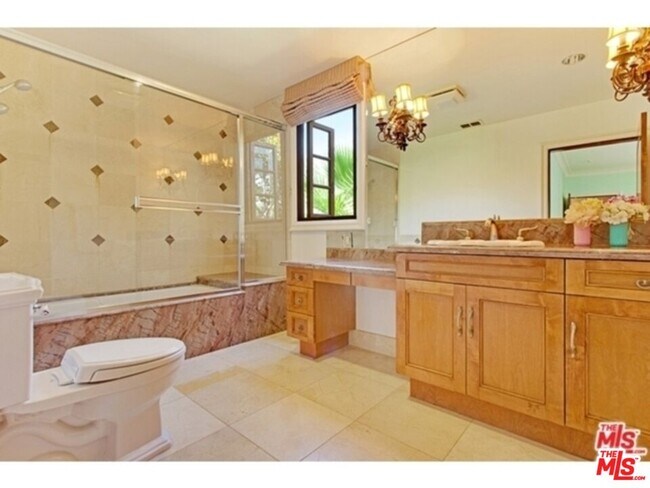 Building Photo - 725 Foothill Rd