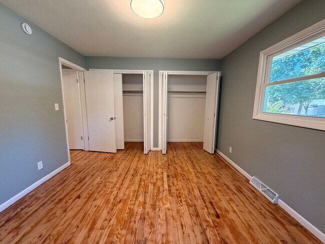 Building Photo - 2538 Berwyck Rd SE