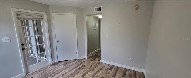 Building Photo - 1972 Lake Atriums Cir