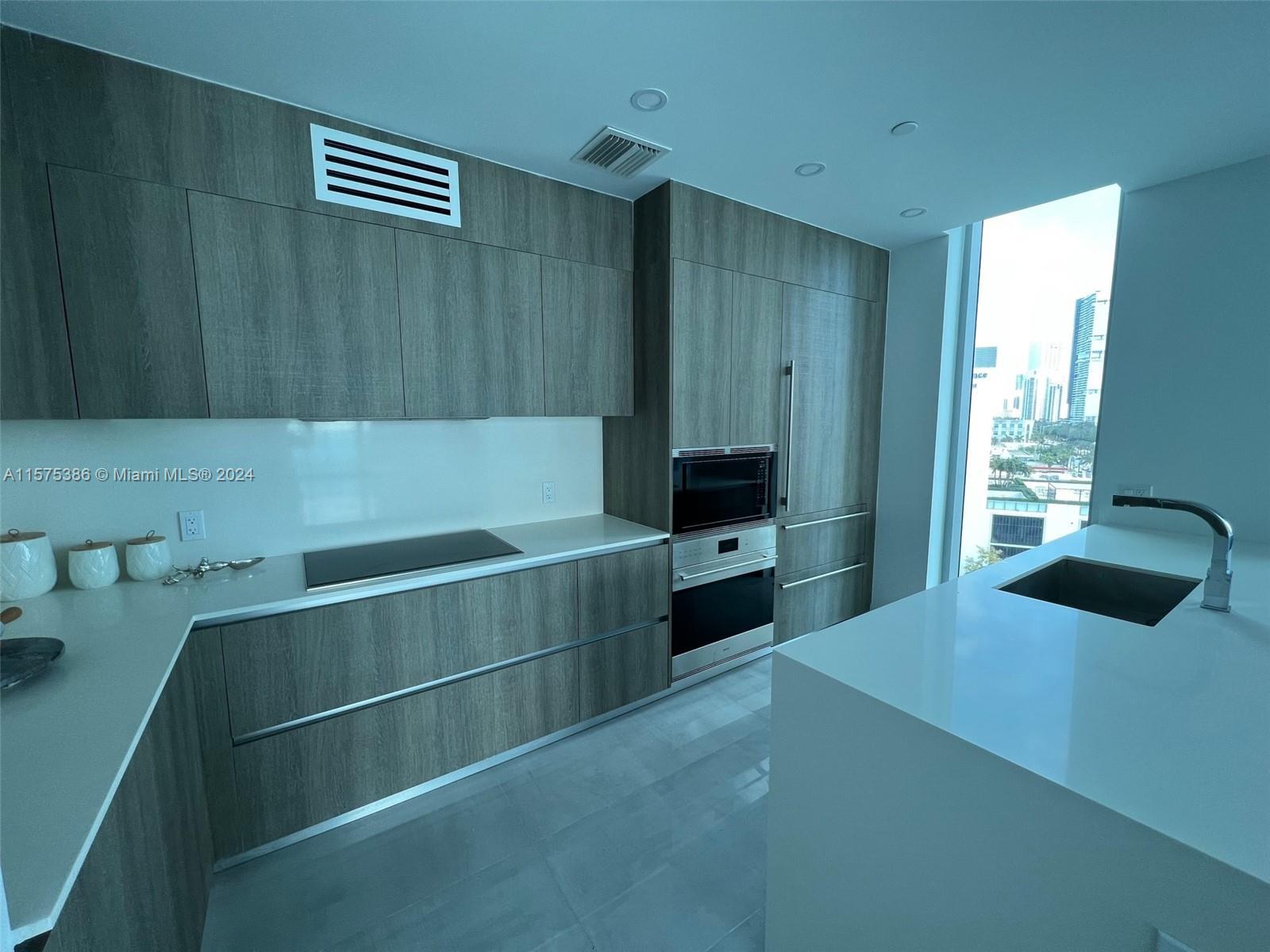 Building Photo - 400 Sunny Isles Blvd