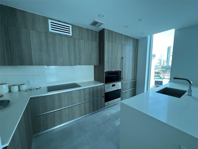 Building Photo - 400 Sunny Isles Blvd