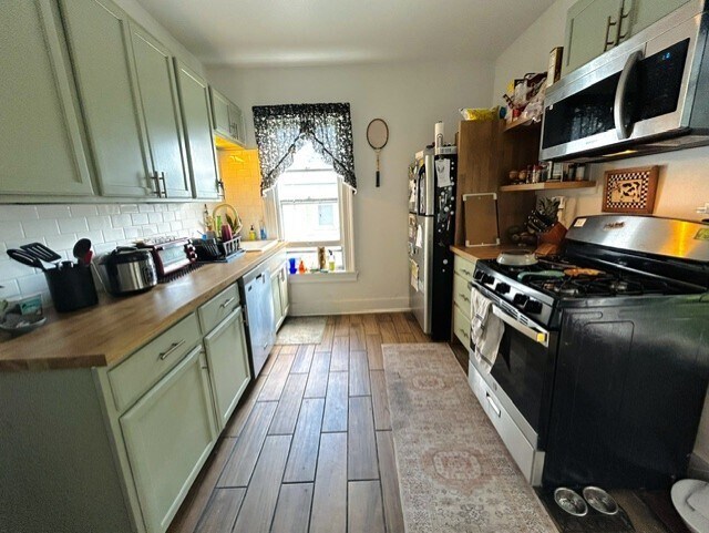 Building Photo - 19 Edwards St