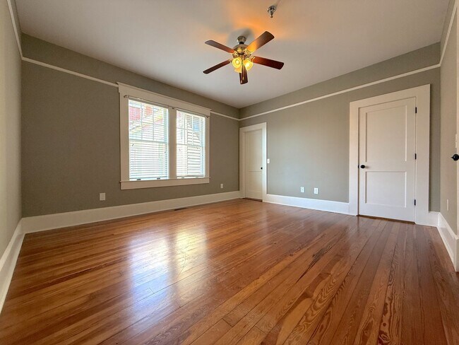 Building Photo - 1268 College St