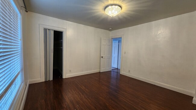 Building Photo - 513 S Brooks St