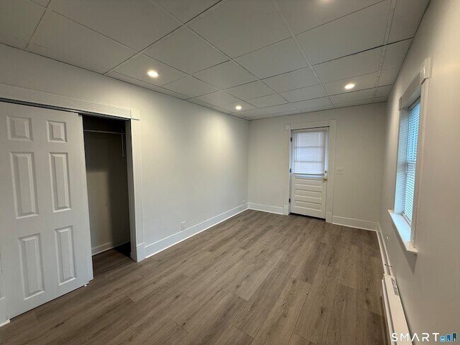 Building Photo - 170 N State St