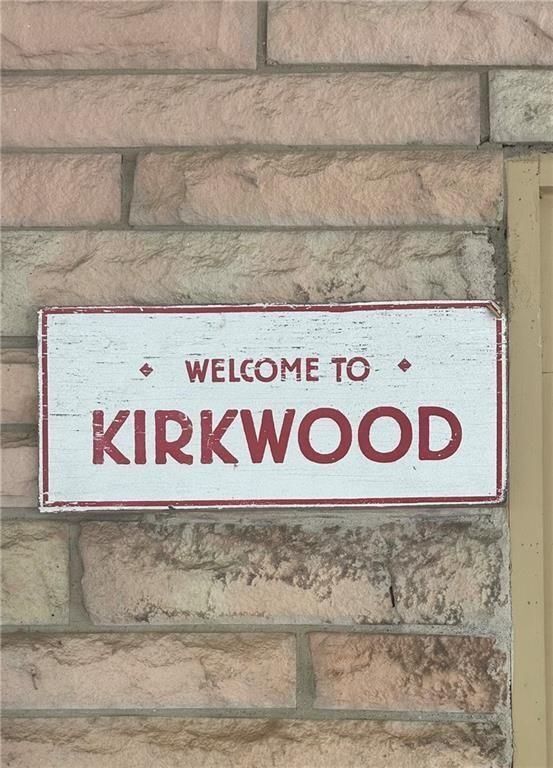 Building Photo - 5 Lakeview Dr SE