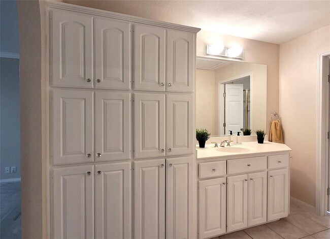 Building Photo - 8504 Young Ln