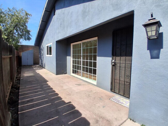 Building Photo - Thistlewood3505/3507