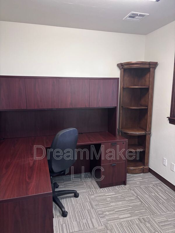 Building Photo - 2815 SE 44th St