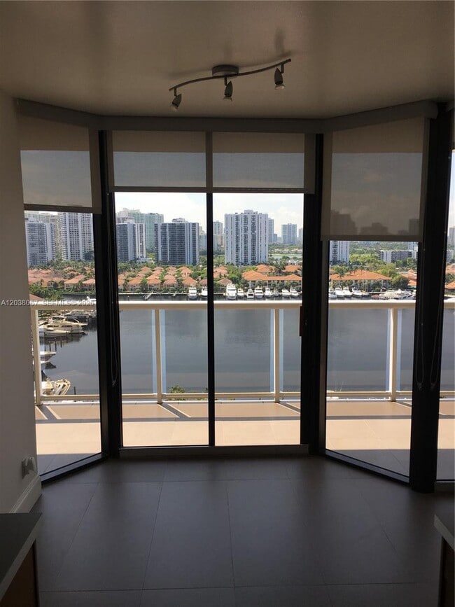 Building Photo - 3640 Yacht Club Dr
