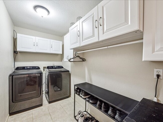 Building Photo - 6227 Creekside Ln
