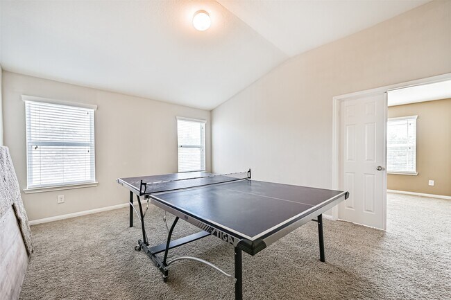 Building Photo - 2411 Lakecrest Town Dr