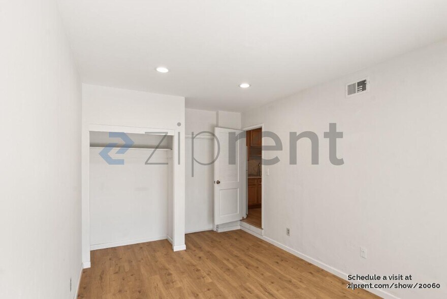 Building Photo - Unit
