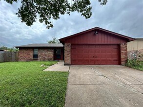 Building Photo - 1105 N Knowles Dr