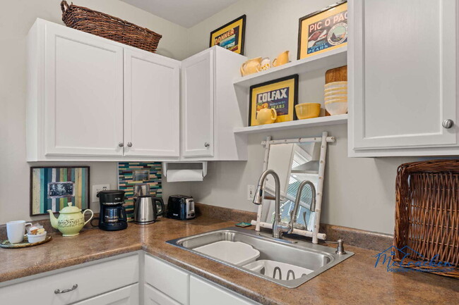 Building Photo - Charming Studio with Full Kitchen in Ashland