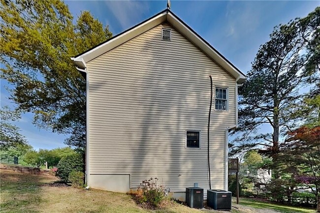 Building Photo - 4759 Shallow Ridge Rd NE