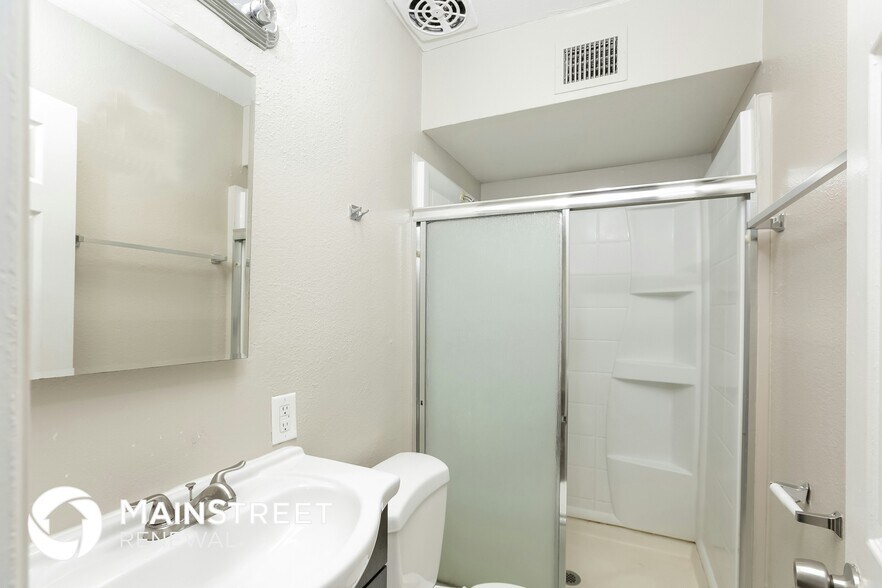 Building Photo - 2932 N 46th Ave