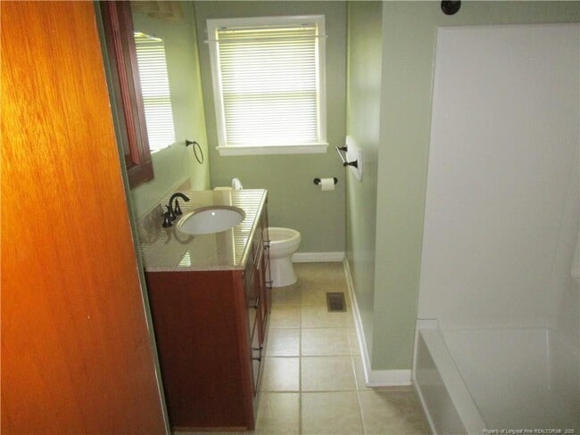 Building Photo - 615 Galloway Dr