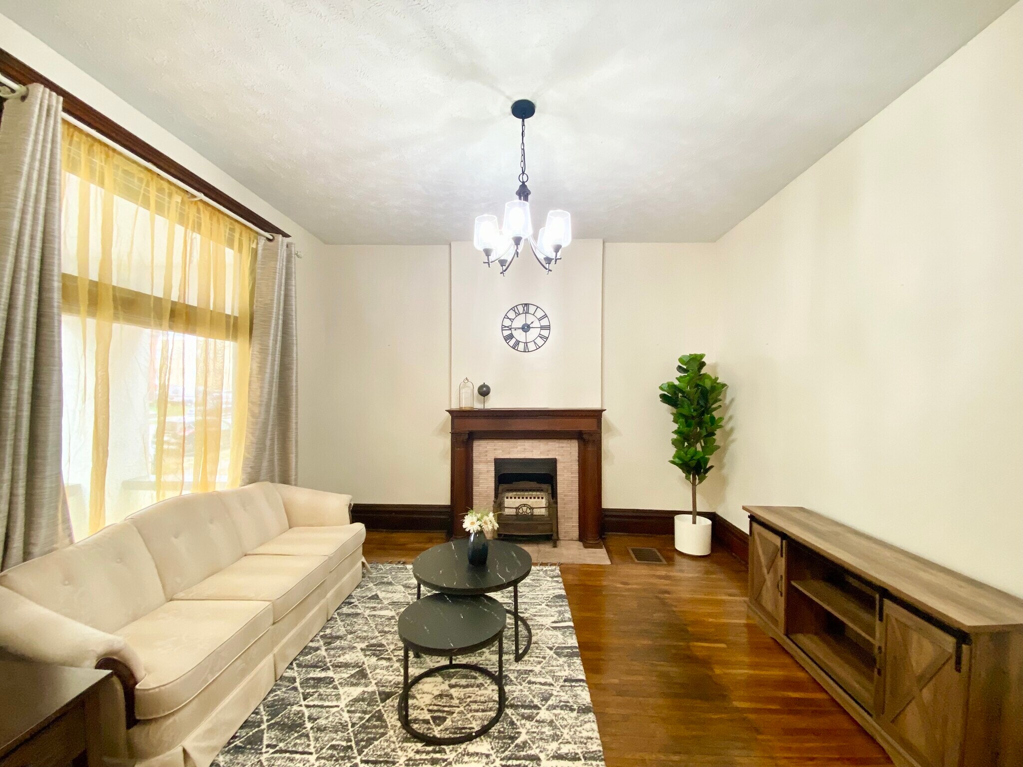 Building Photo - 1374 Neil Ave