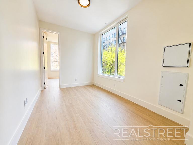 Building Photo - Rogers Avenue